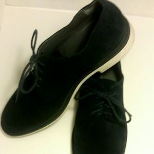 EUC Calvin Klein Navy Suede oxfords (#328)